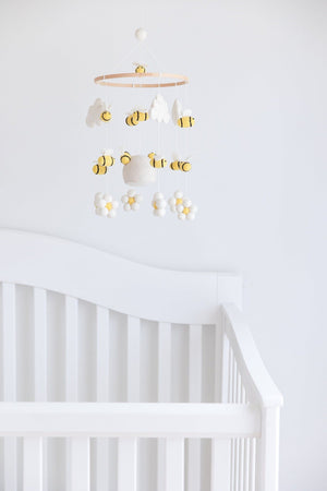 Bee Crib Mobile – Handmade Nursery Décor with Nature Theme Nivas